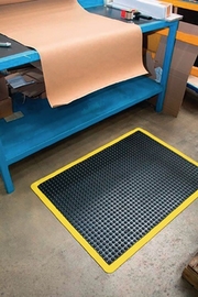 Arbeitsplatzbodenbelag Fertigmatte L900xB600xS14mm   schwarz/gelb SBR-Gummi Produktbild